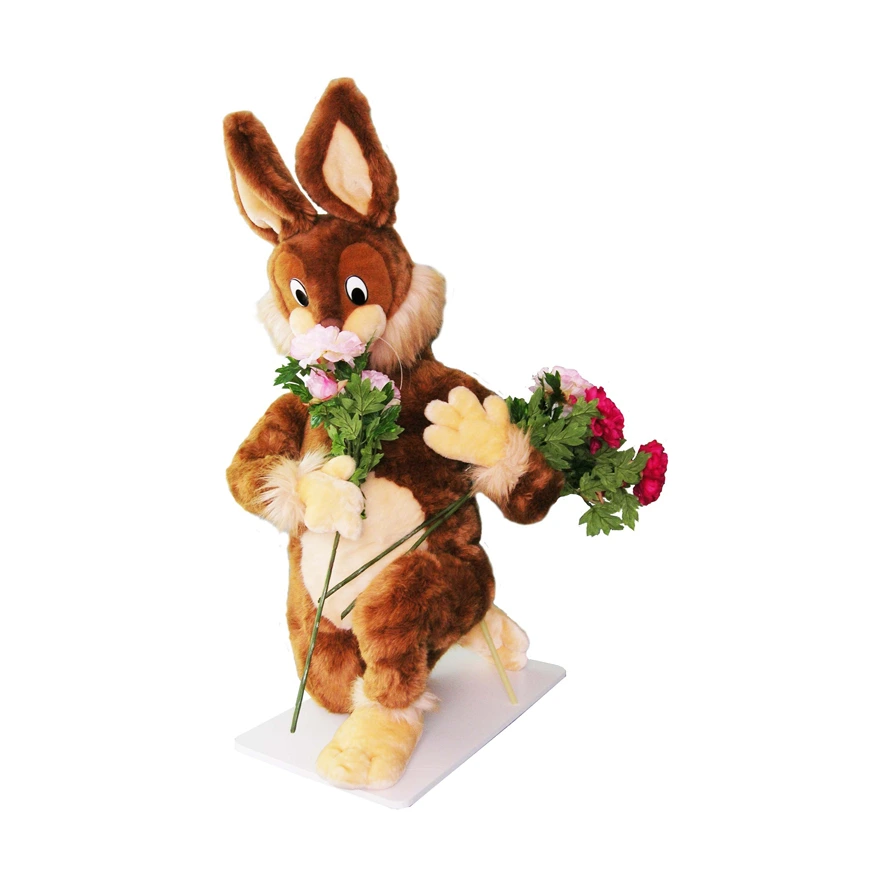 [10394L] CARAMEL RABBIT ON KNEES FLOWERS